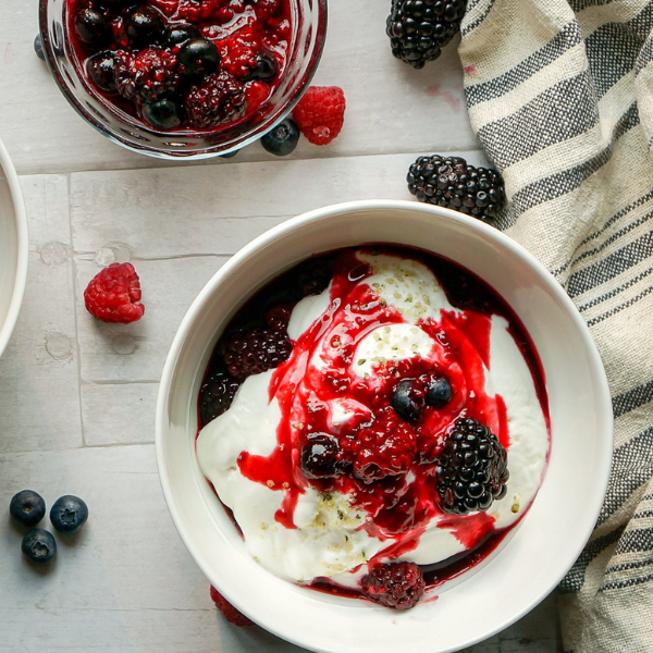 greek-yogurt-with-berries